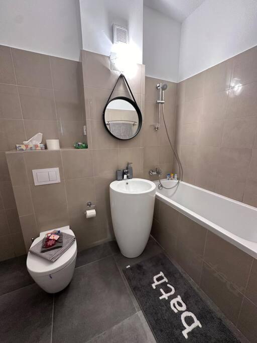Cozy 1 Bedroom Apartment! Bucharest Exterior photo