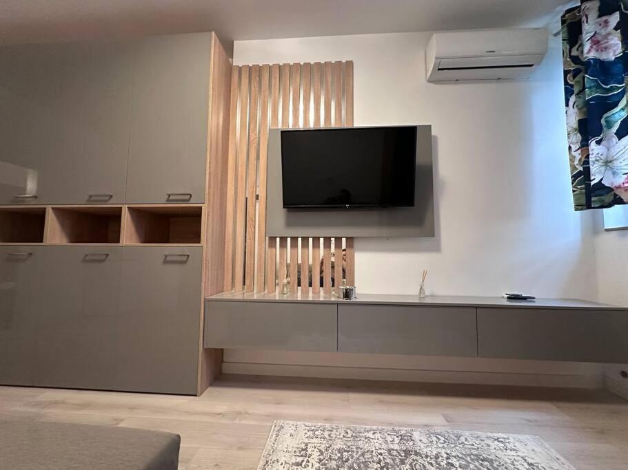 Cozy 1 Bedroom Apartment! Bucharest Exterior photo