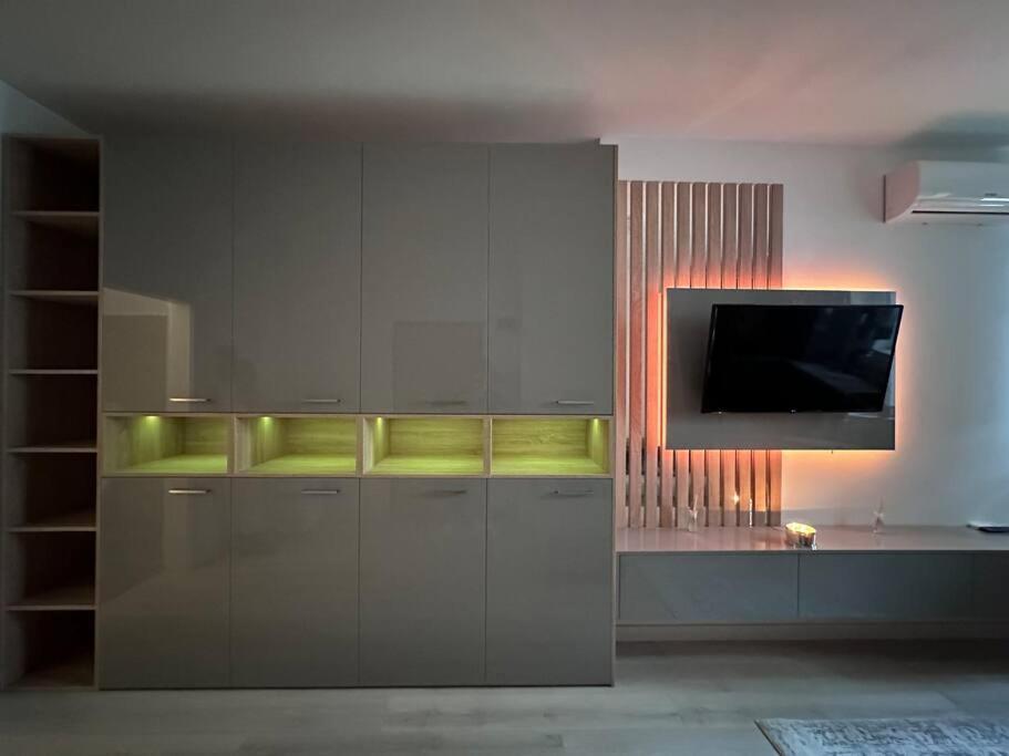 Cozy 1 Bedroom Apartment! Bucharest Exterior photo
